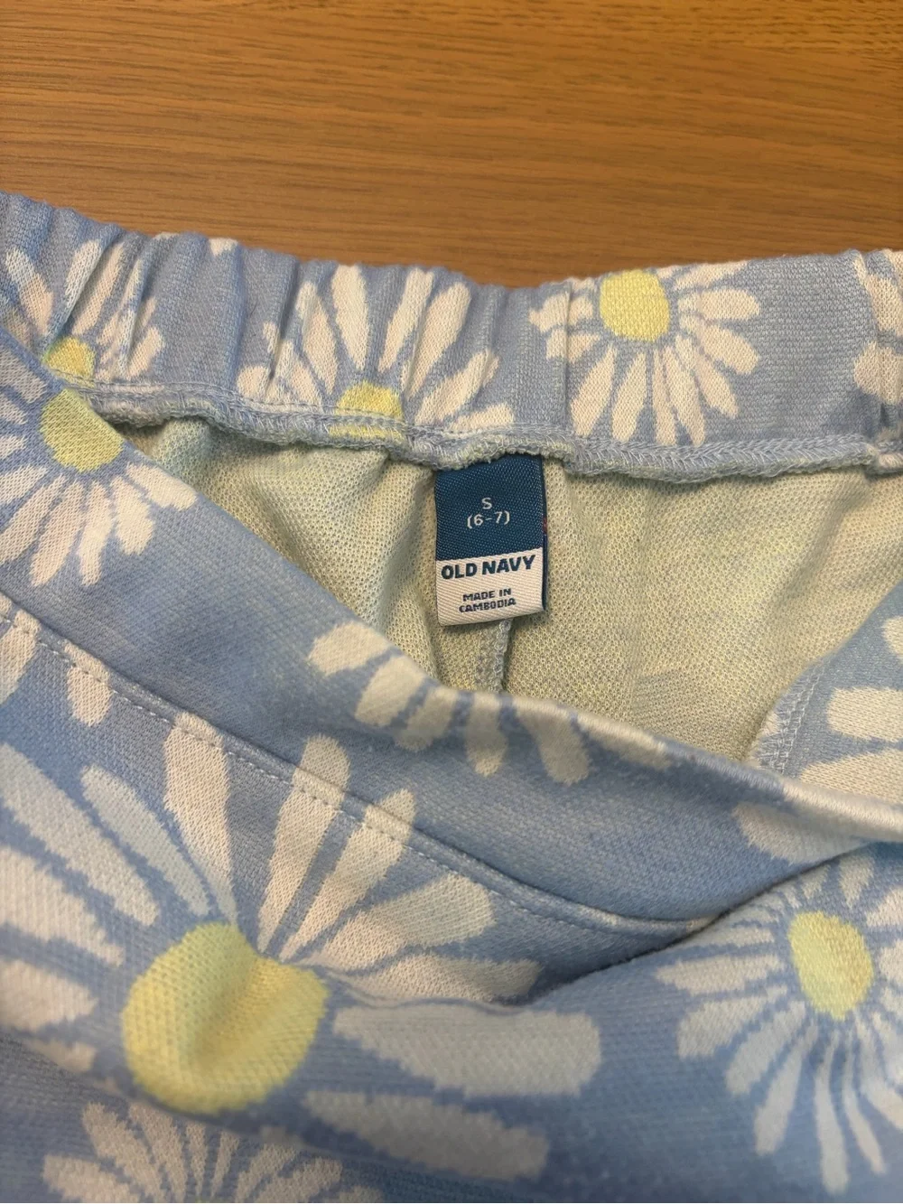 3 for $8 Old Navy Light Blue Daisy Print Skort